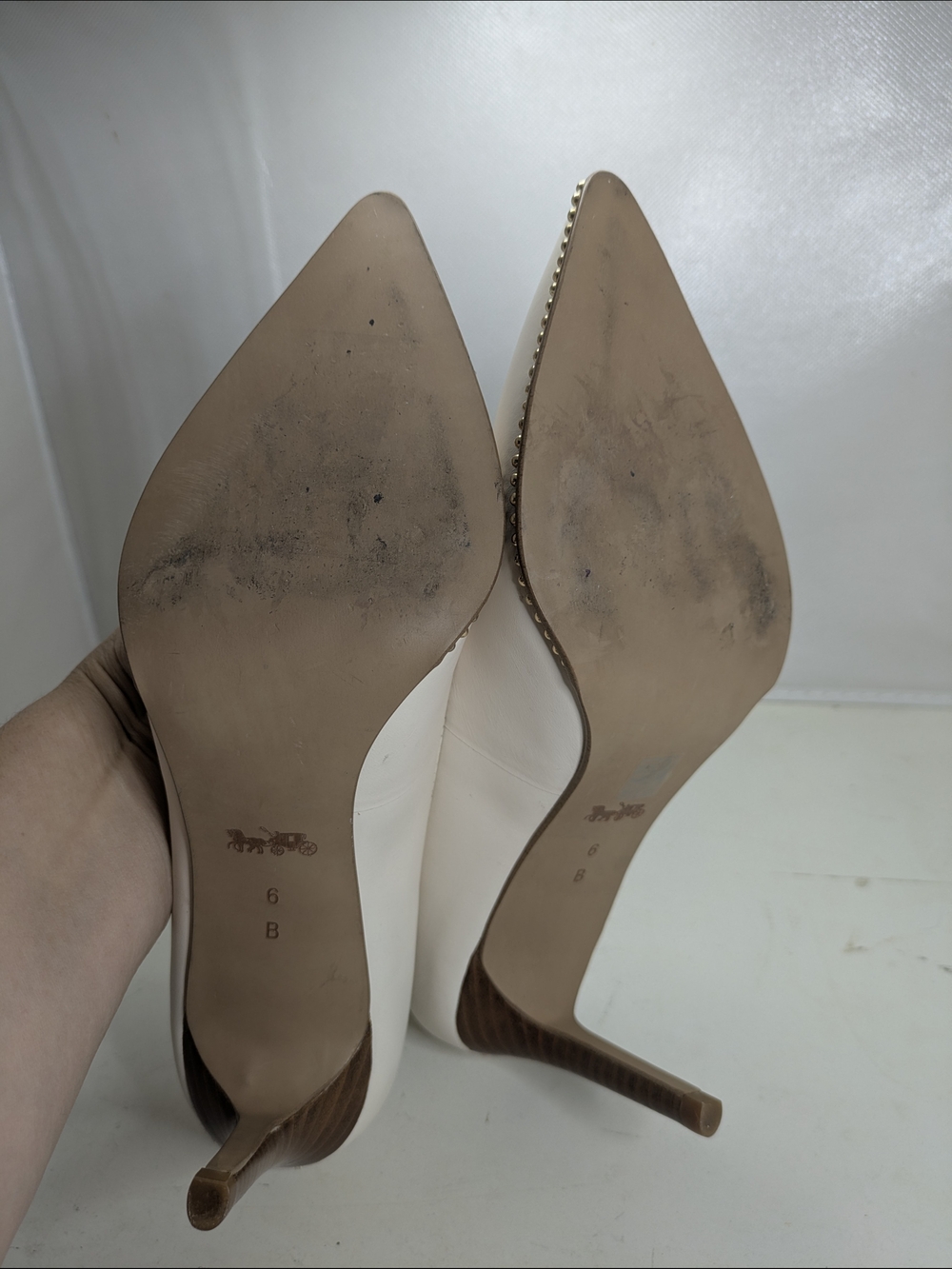Coach Vonna Cream Leather Mid Heel Pump Gold Stud Size 6 - Picture 8 of 12